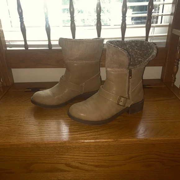 "SOLD" NWOT Rocket Dog Women's Zip-Up Tan Suede Ankle Sweater Boots Size 8 - Picture 3 of 5